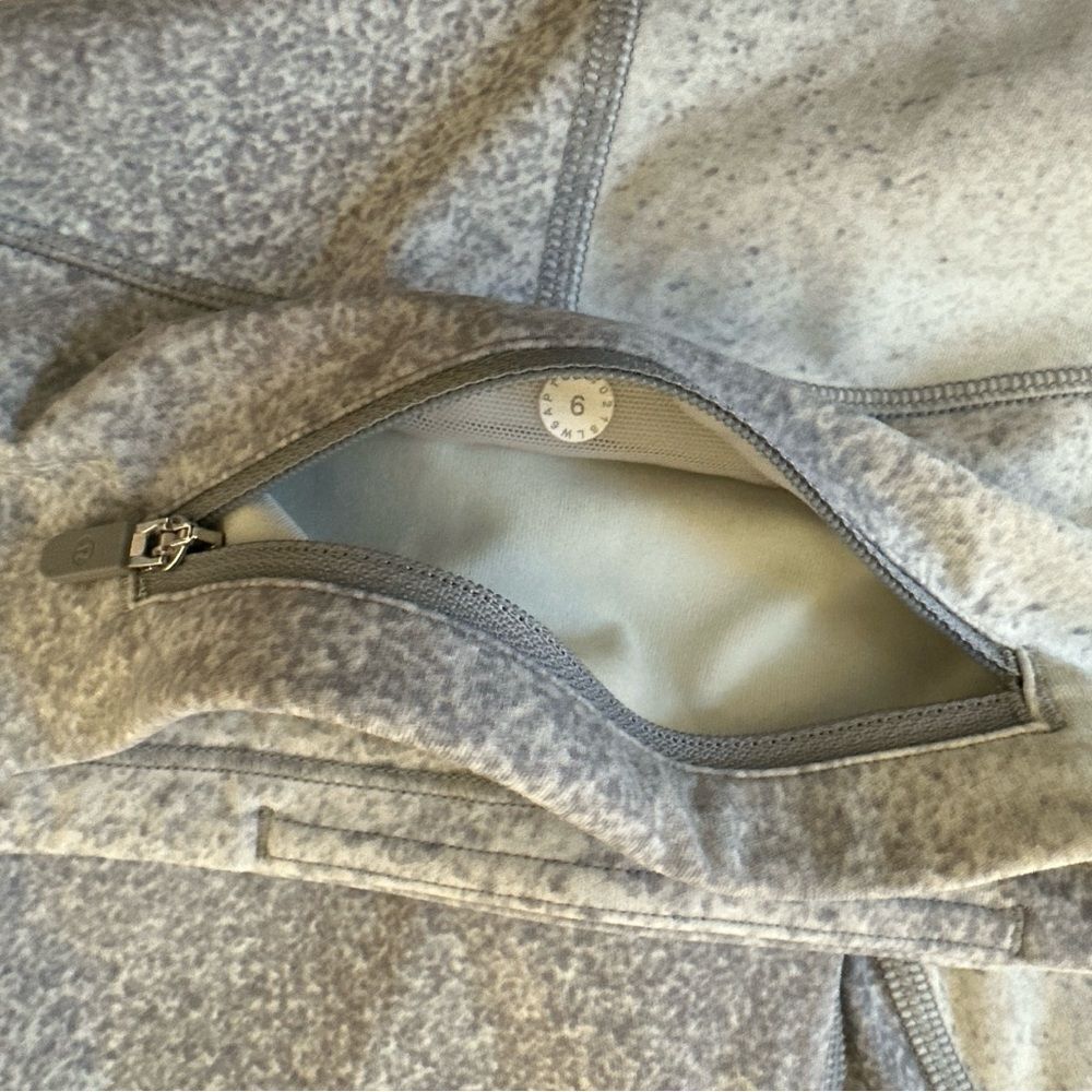 LULULEMON Speed Up Crop Mesh 21" Ocean Spray Gray Cast - Picture 8 of 9